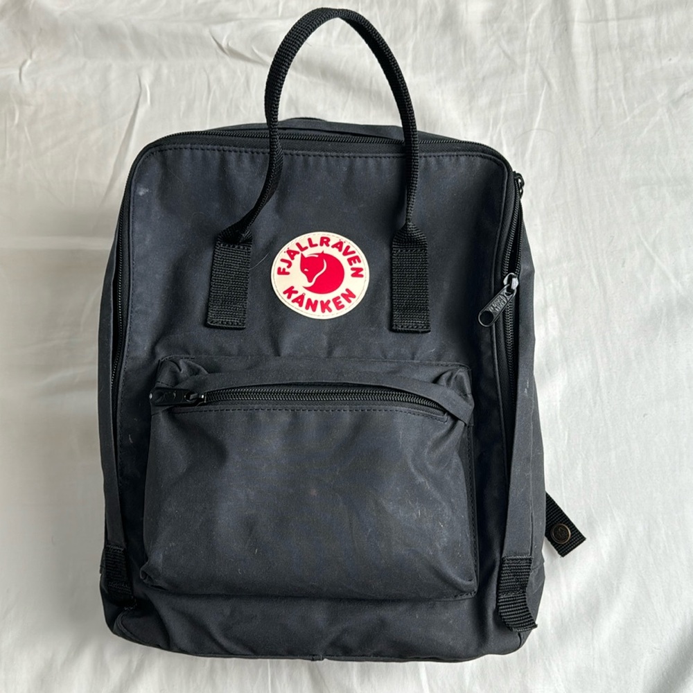 Fjallraven Kanken Backpack — Black (standard size)
